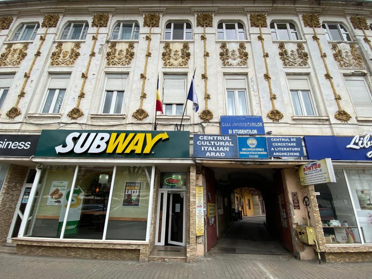 Apartament Super Central Cu Parcare Privata Daire Arad Dış mekan fotoğraf
